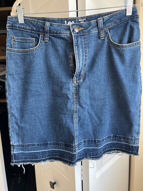 Lee Denim Skort | Mid Rise Regular Fit | Dark Wash | Size M (Estimated)